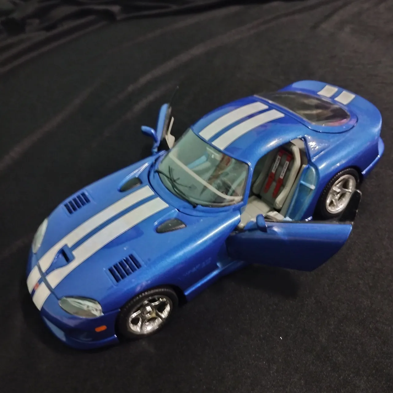 SCHUCO PICCOLO - Miniatura do veículo MERCEDES BENZ 180 na cor