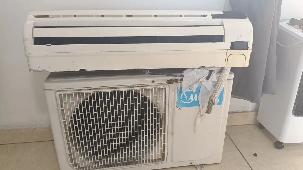Ar-condicionado Split Midea 7.000 BTUs - 220V - Funcionando