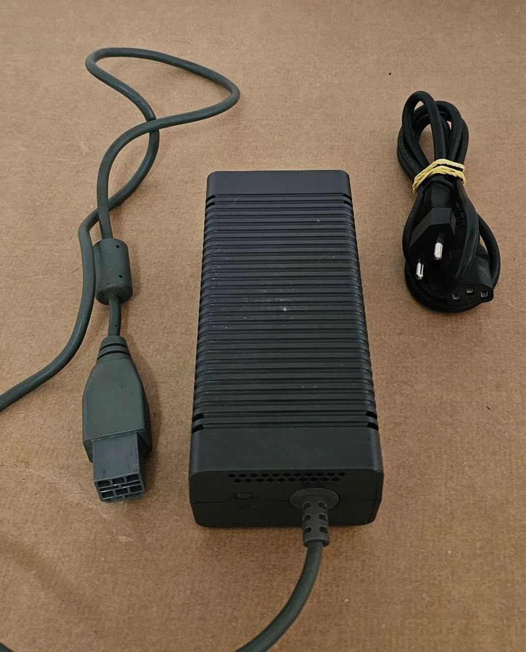 fonte para xbox 360 fat 100v--127v 150w modelo hp-a1503r2 100v--127v - Foto 3