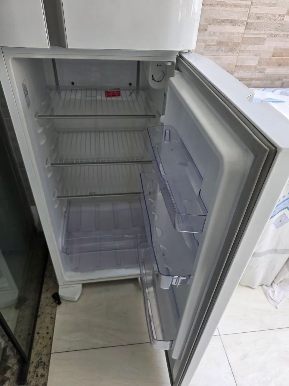Vendo geladeira Electrolux  - Foto 4