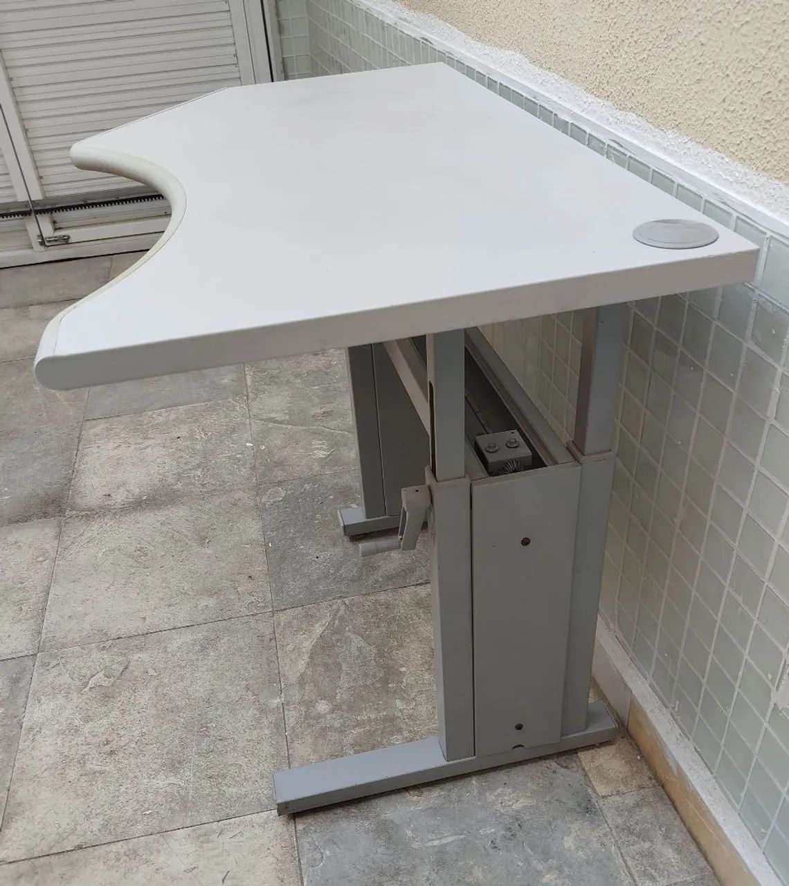 Mesa com regulagem de altura  - Foto 5