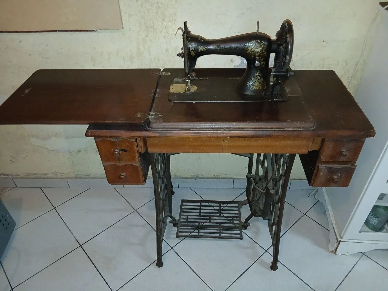Maquina de costura antiga  - Foto 3