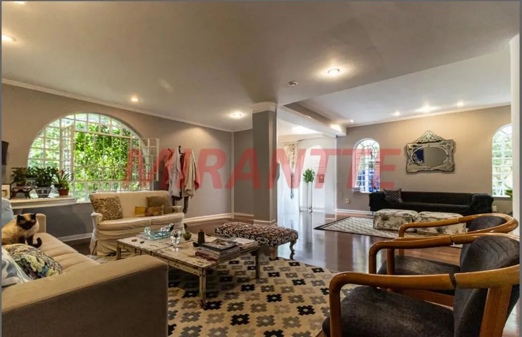 Sobrado de 490m² com 4 quartos em Pacaembu
