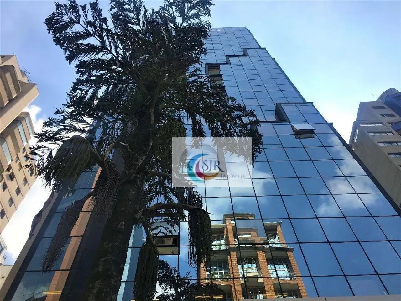 Andar com 282,00m² área útil com forro, iluminação, ar condicionado central, piso com elet