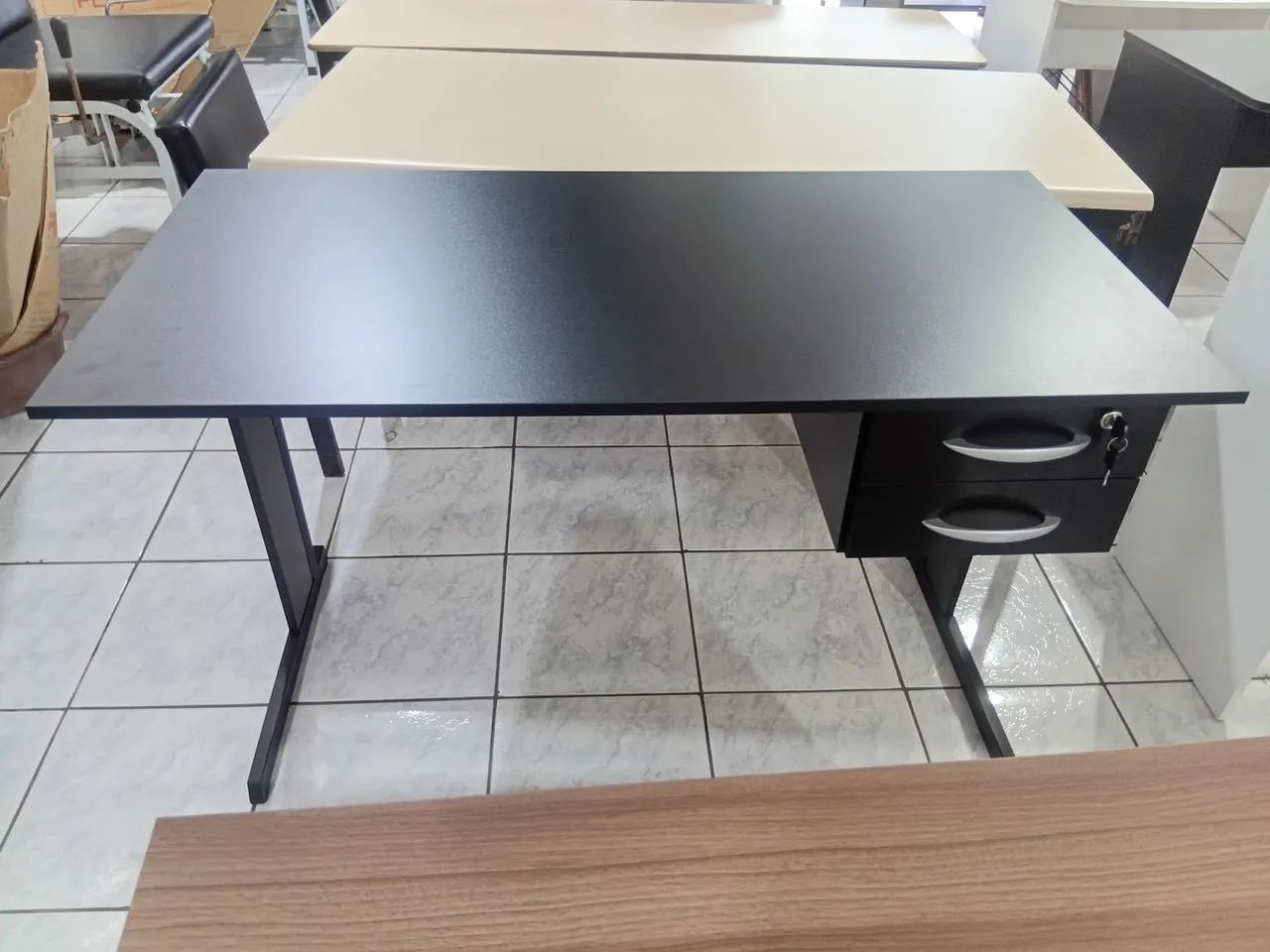 Mesa 1.20m com 2 gavetas - Foto 3