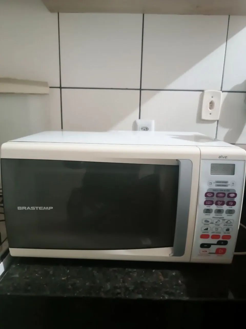 Microondas semi-novo em ótimo estado - Foto 2