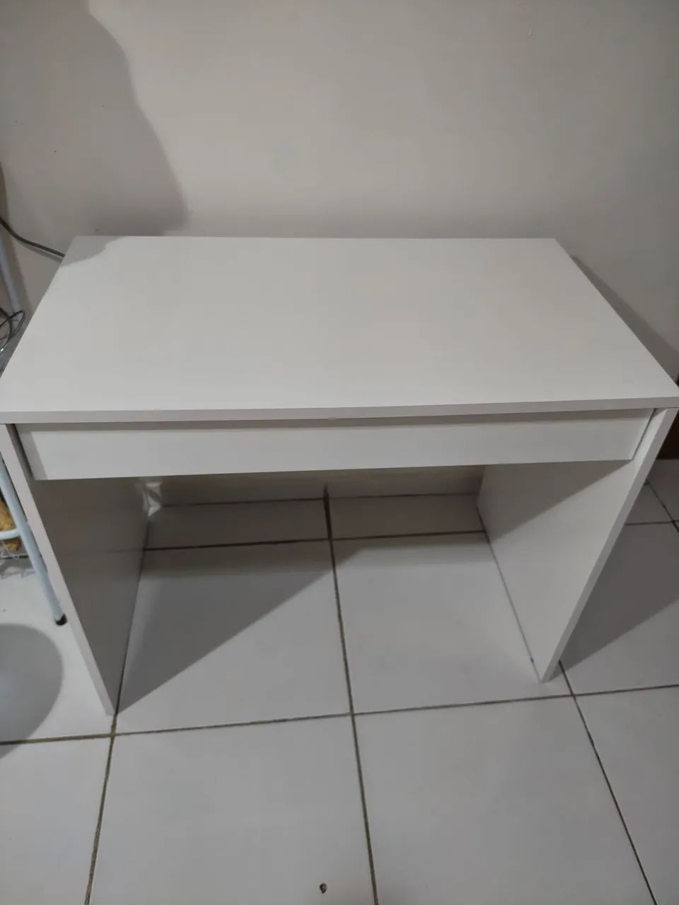 ? VENDO ESCRIVANINHA / MESA BRANCA COM GAVETA