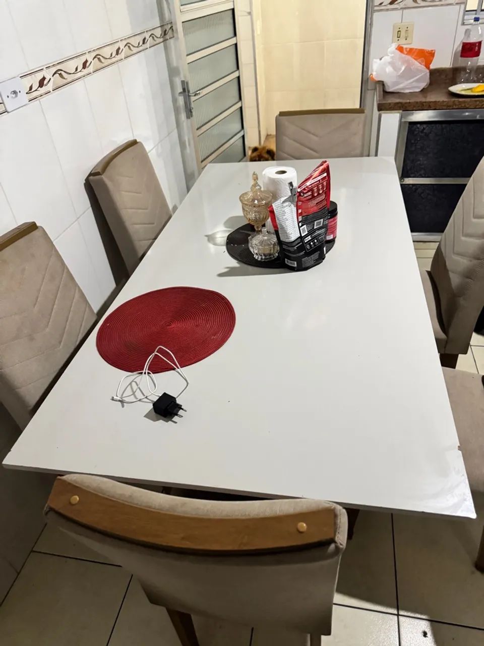 Mesa com 6 cadeiras 