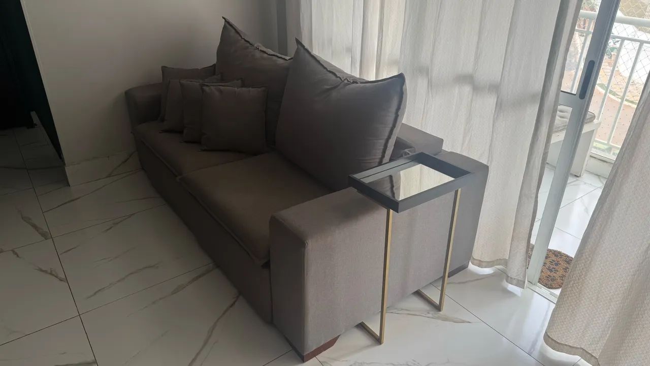 Sofá Linho Retrátil e Reclinável 2,10m + Mesinha lateral e 4 Almofadas