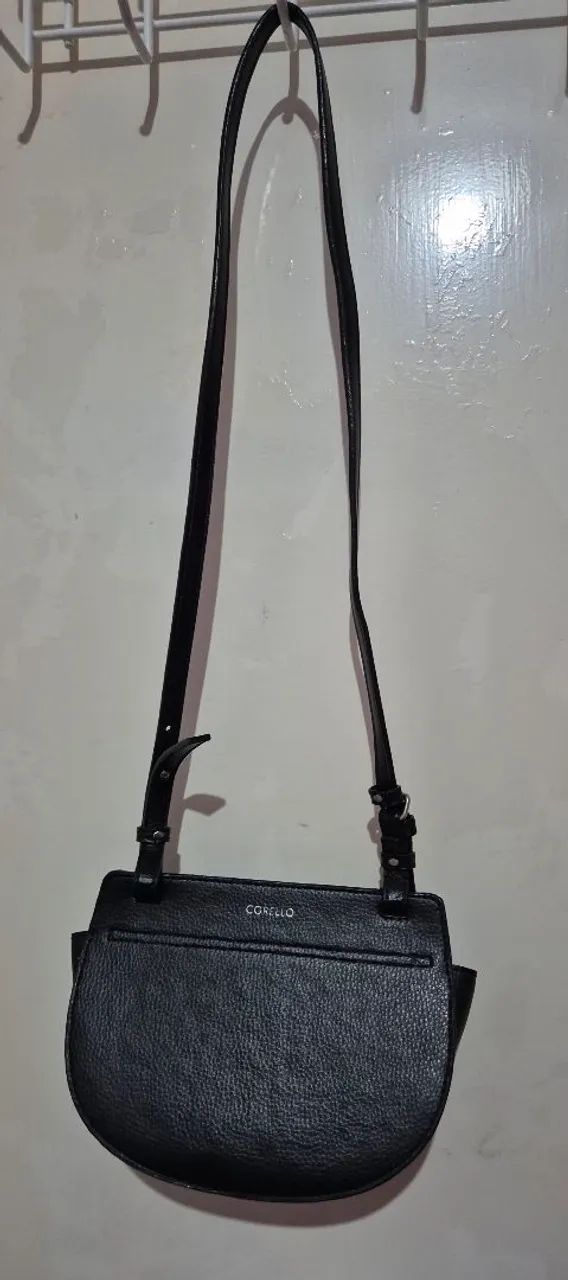 Bolsa transversal preta com detalhes de estrelas prata - Foto 3