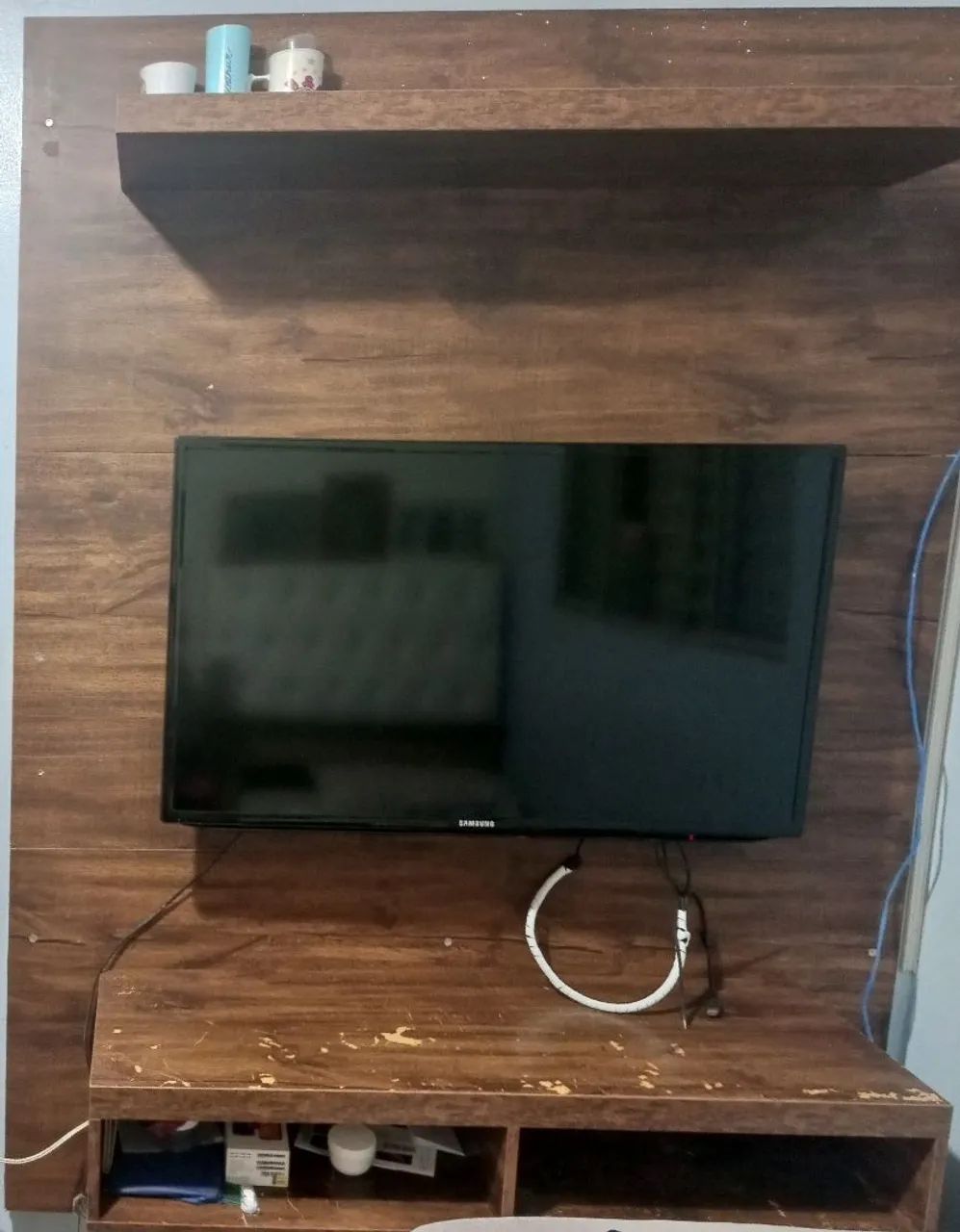 Hack com painel em madeira 