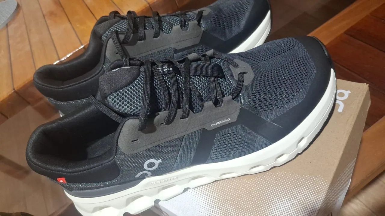 Tênis On Running Cloudrunner 2 N 43