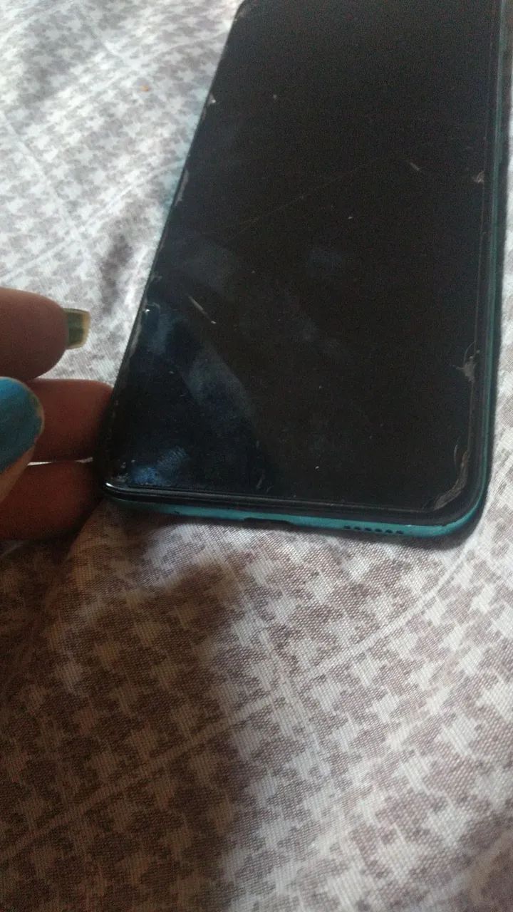 Vendo celular quebrado para retirada de peças, entrar em contato com *.Motorola  - Foto 2