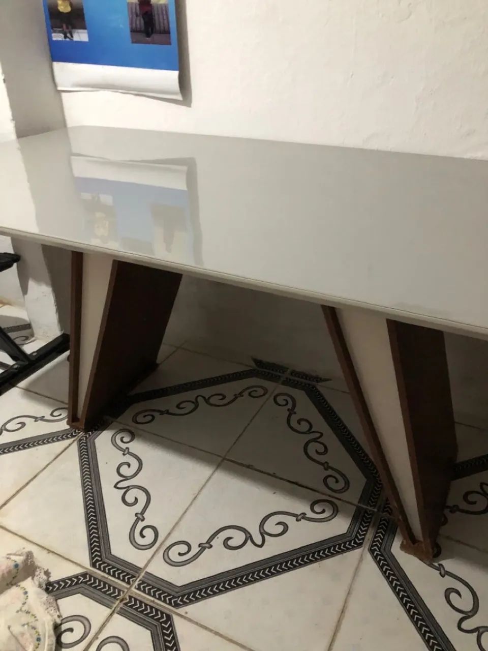 Vendo só a mesa de vidro com madeira bem conservada 
