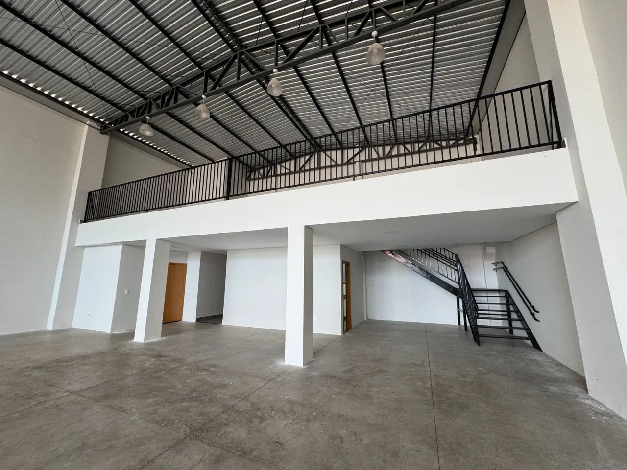Barracão Comercial | Rua São João | 516m² com mezanino - Foto 5