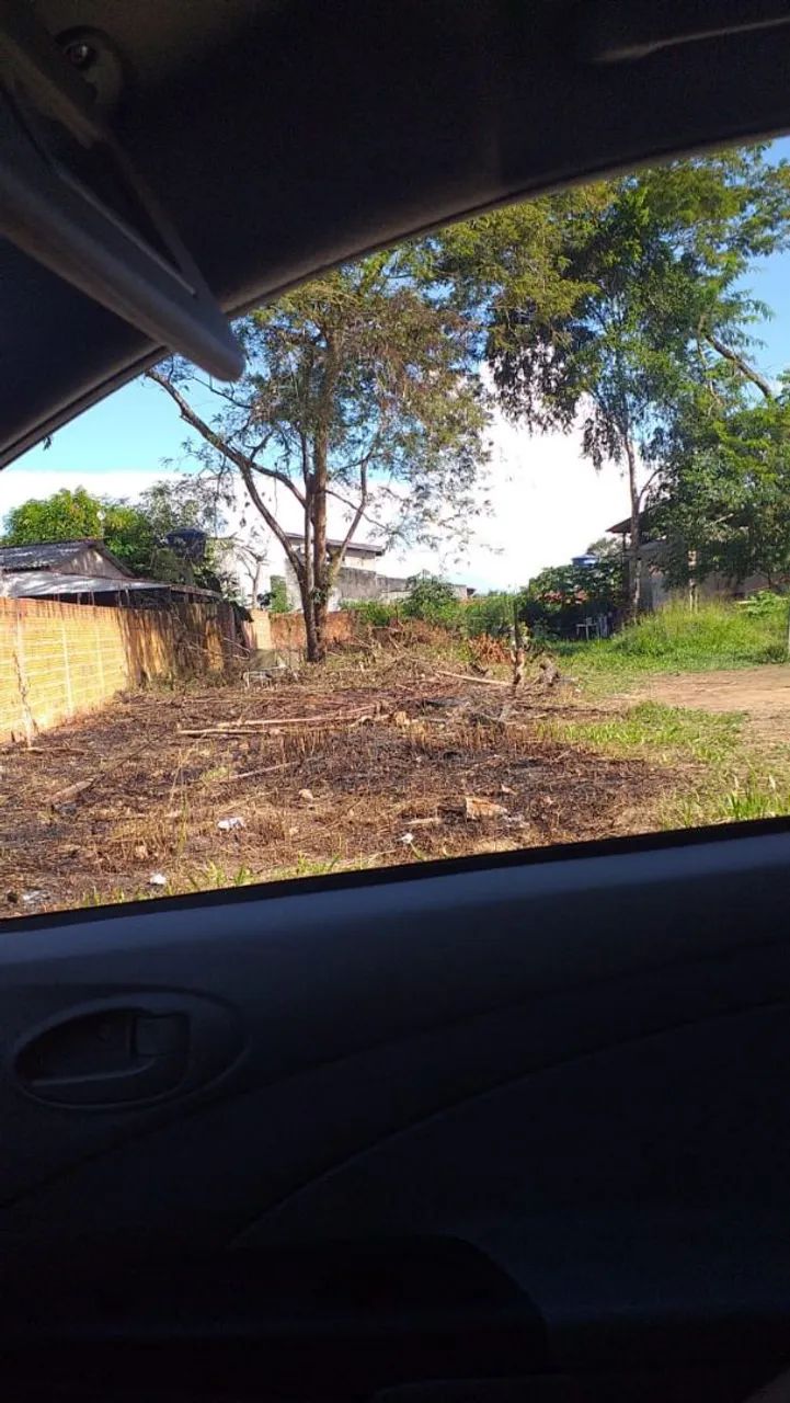 Vende-se um terreno 