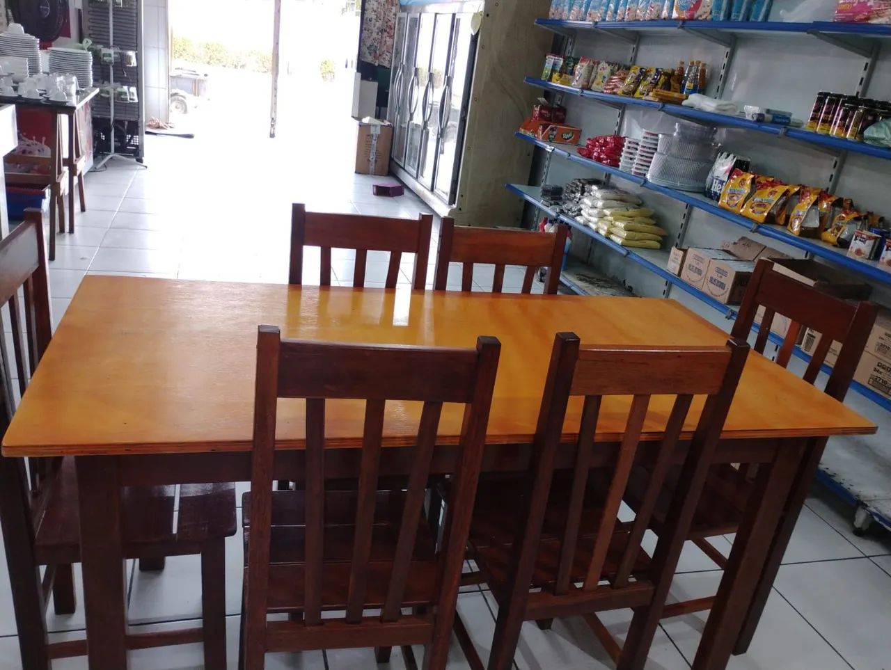 Conjunto de Mesas e Cadeiras de madeira  - Foto 4