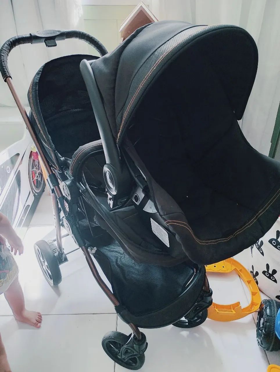 Kit carrinho de bebê + bebê conforto que vira Moisés. - Foto 4