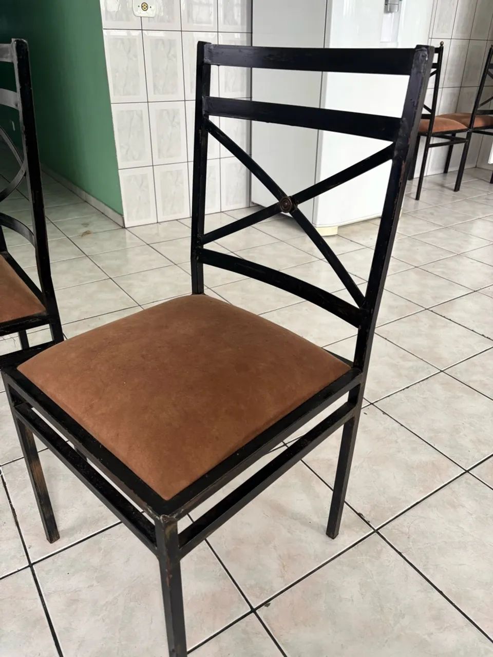 Mesa de vidro com 4 cadeiras usada - Foto 3