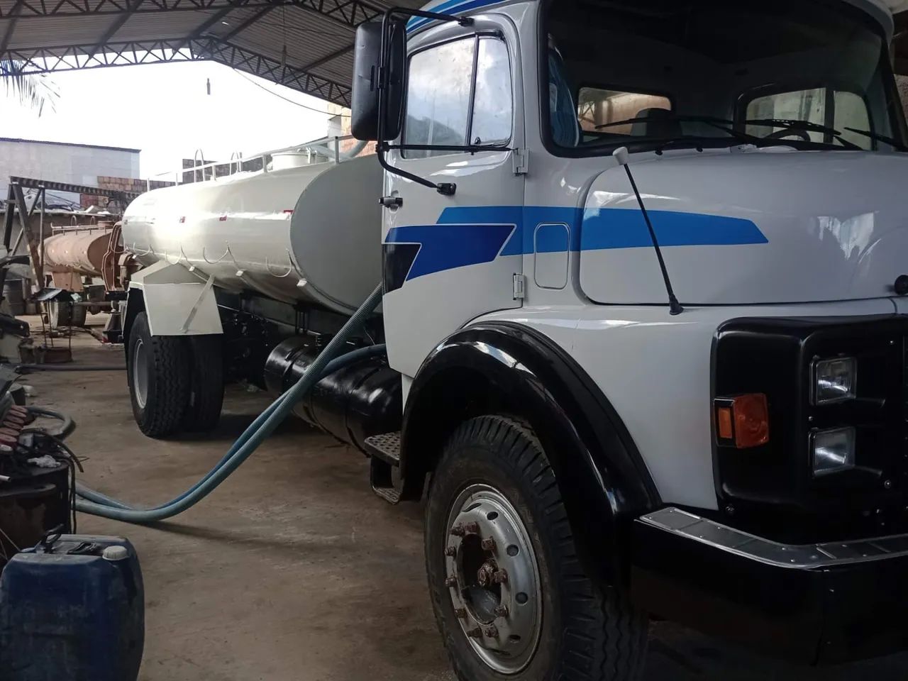 Vende-se carrada de água 9000 L