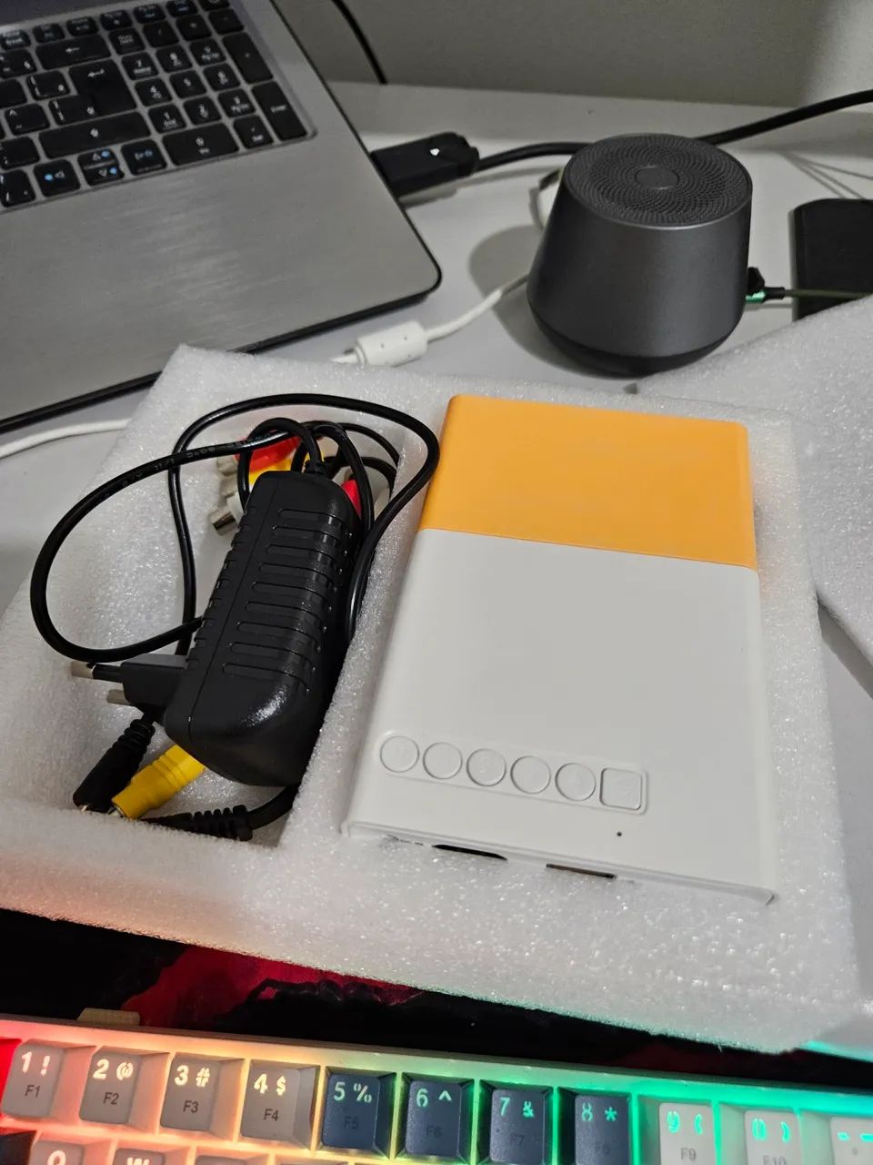 Mini Projetor Portátil LED YG300 - HDMI e USB (Cinema em Casa) - Foto 5