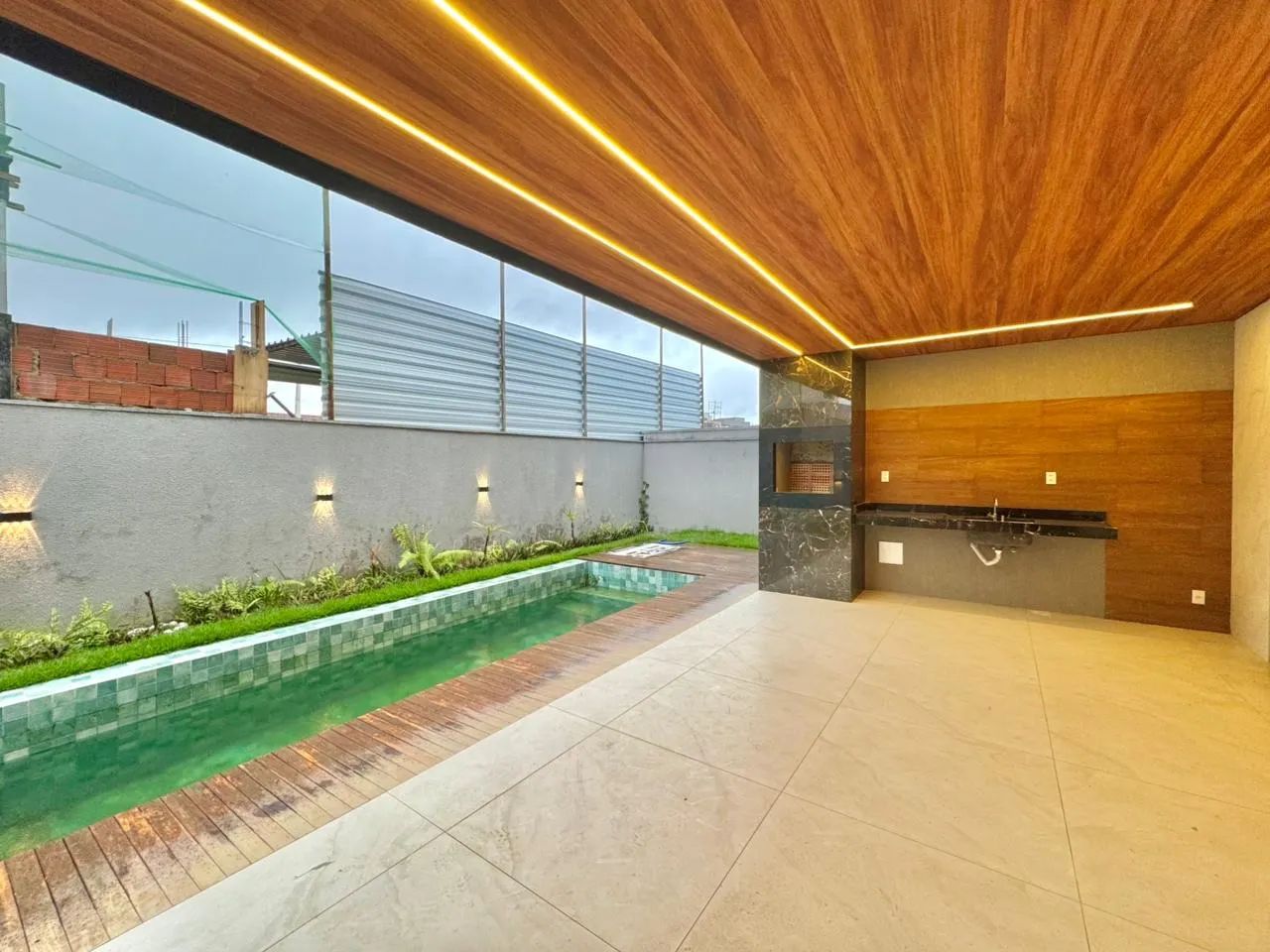 Casa na Cidade Alpha com 04 suítes 244m2 - Foto 3
