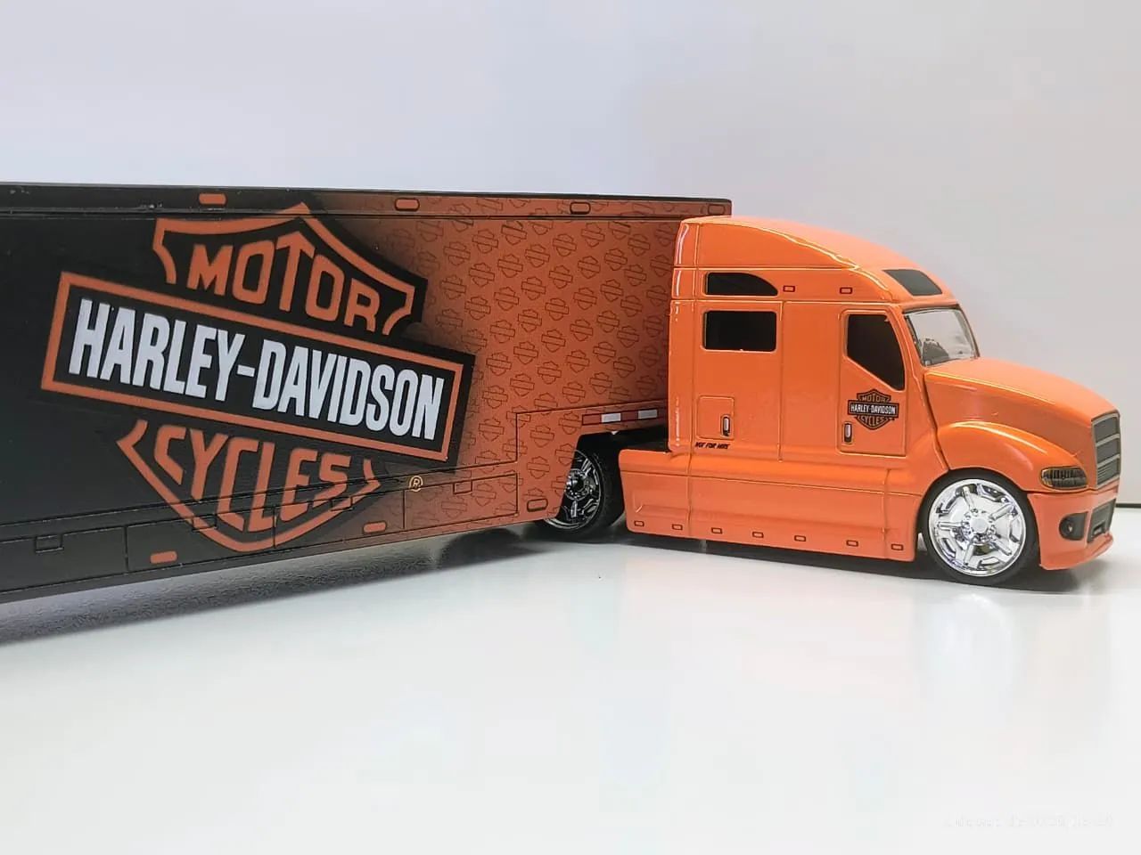 Caminhão Harley-Davidson e International Maisto Escala 1:64 - Foto 3