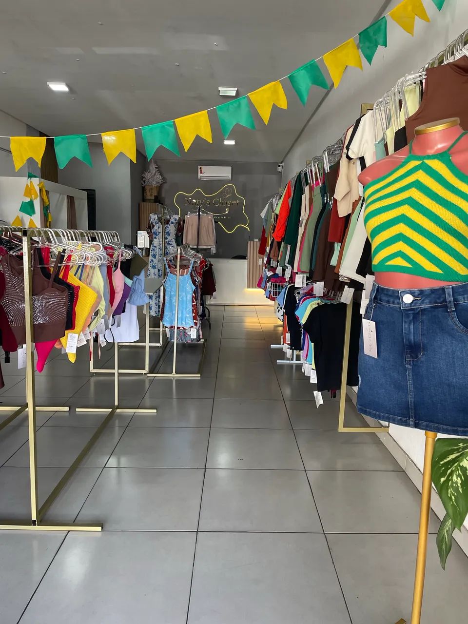 VENDO LOJA DE ROUPAS FEMININA