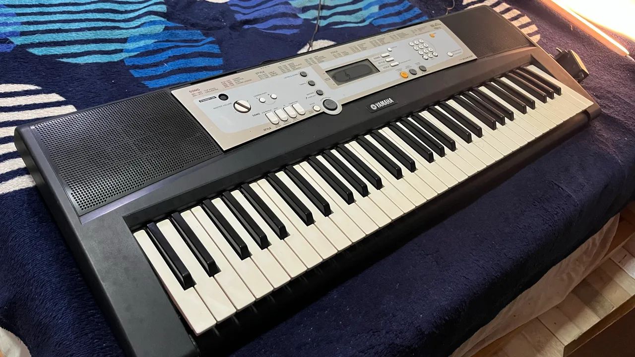 Teclado YAMAHA PSR-E203 preto