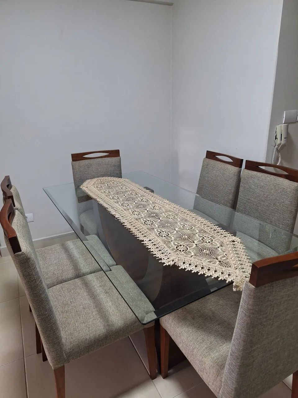 Mesa com 6 cadeiras. - Foto 2