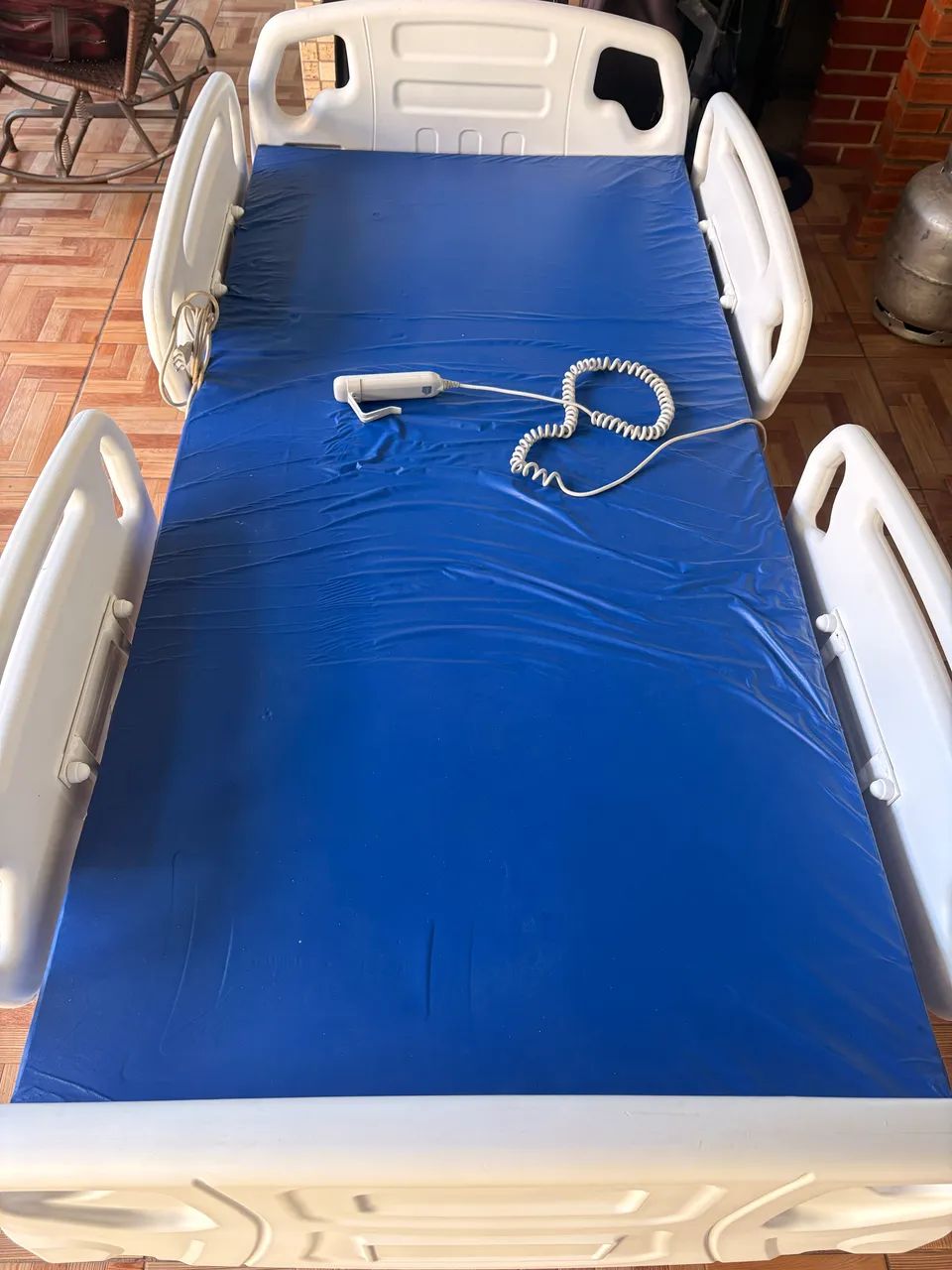 Cama hospitalar automática com controle  - Foto 4