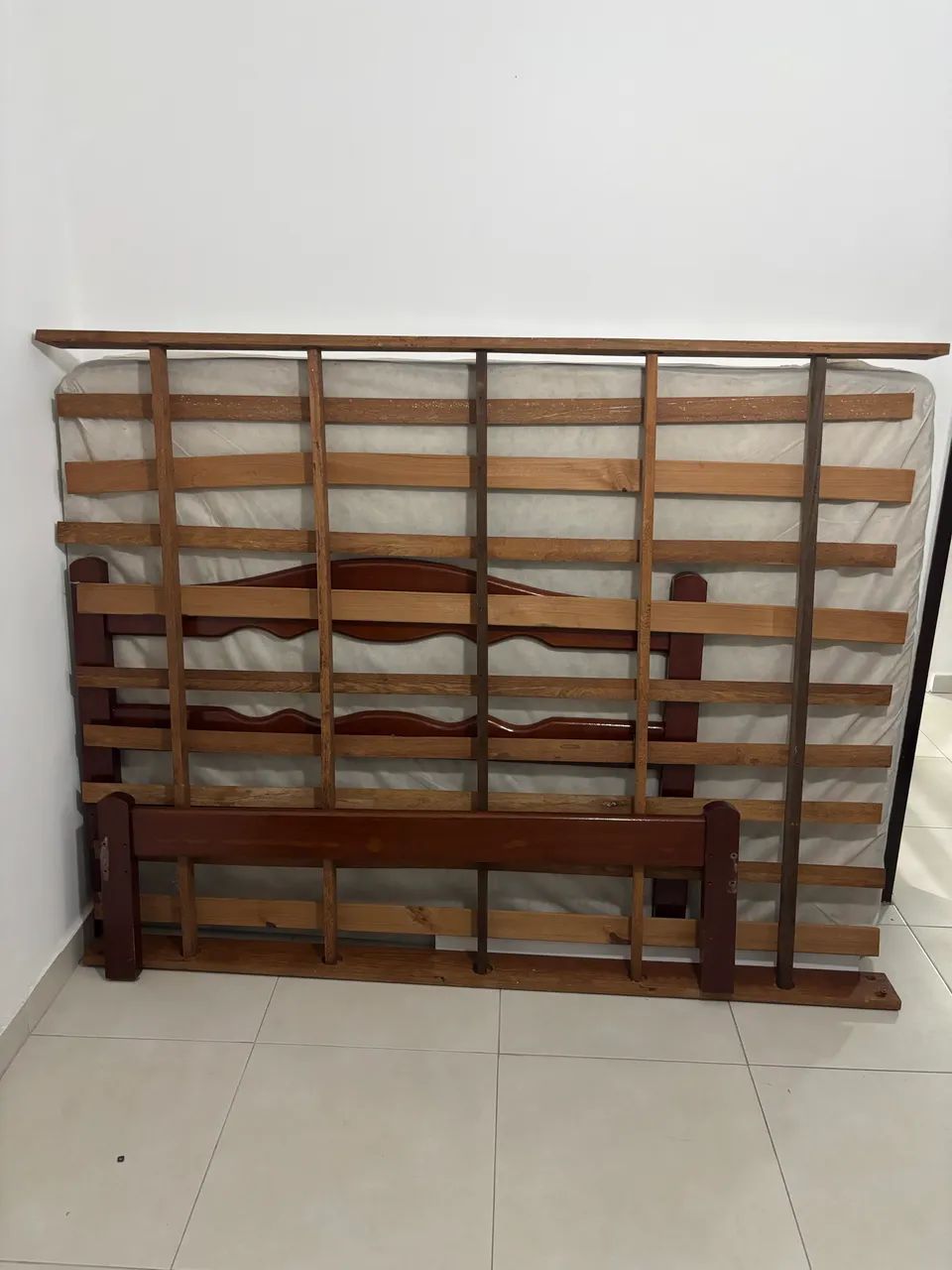 Cama casal em madeira - Foto 2