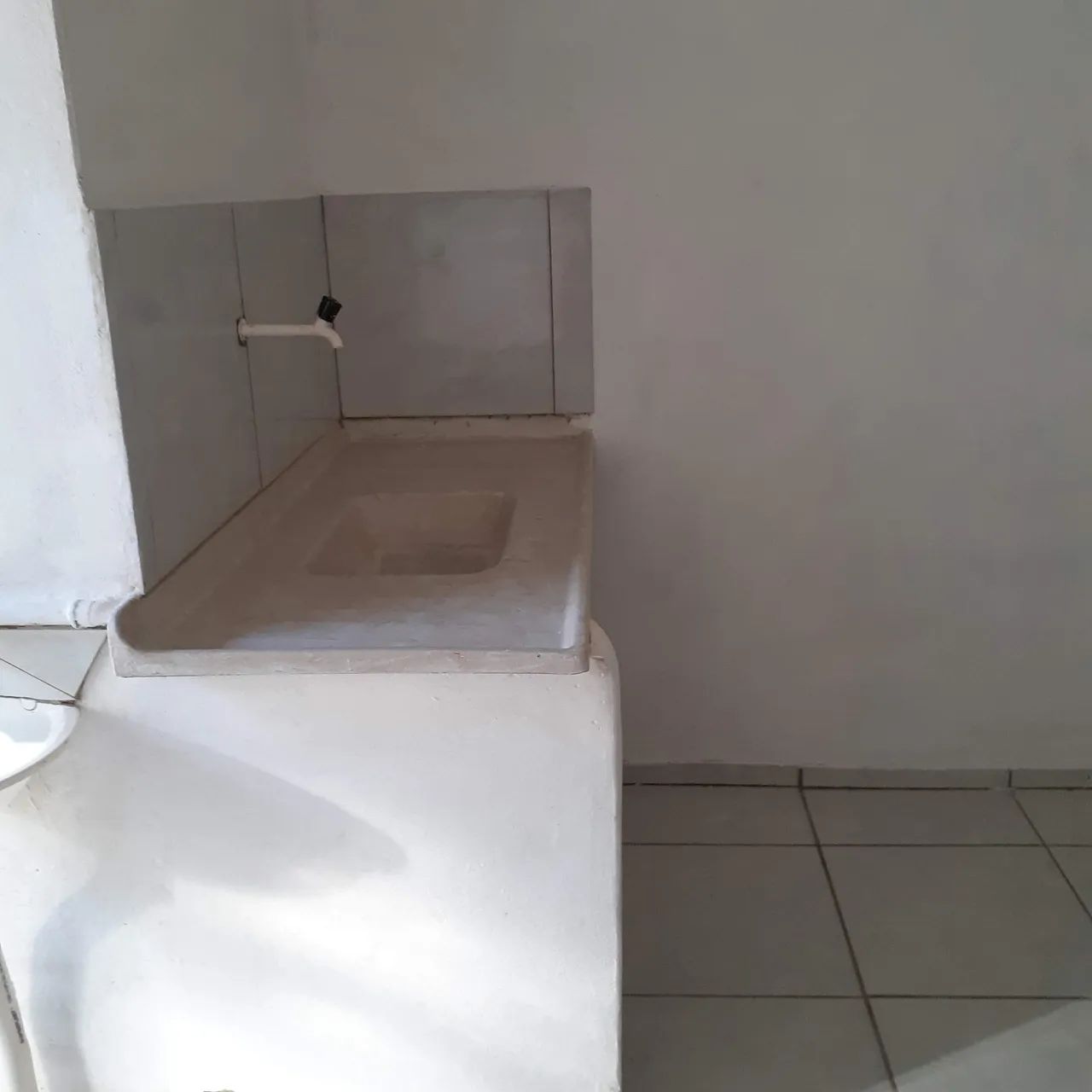 Alugo quarto com água e luz 600,00 - Foto 2