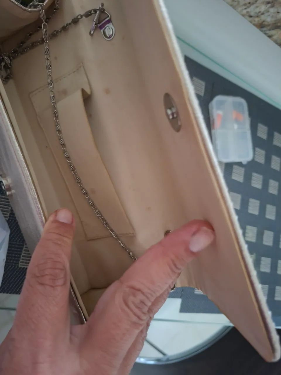 BOLSA CLUTCH DOURADA COM PEDRARIA - Foto 3