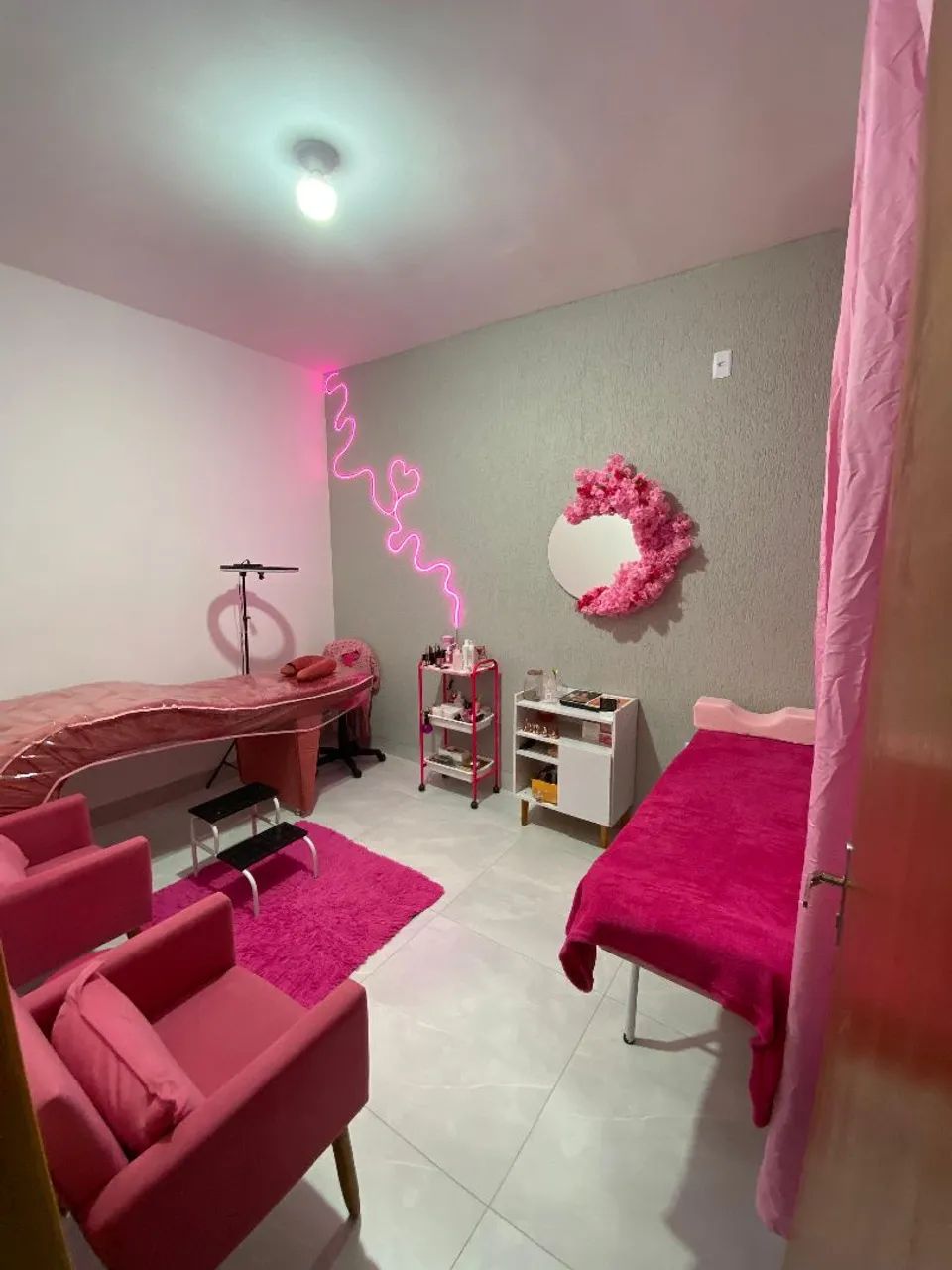 Vende - se maca + 2 poltronas rosa - Foto 2