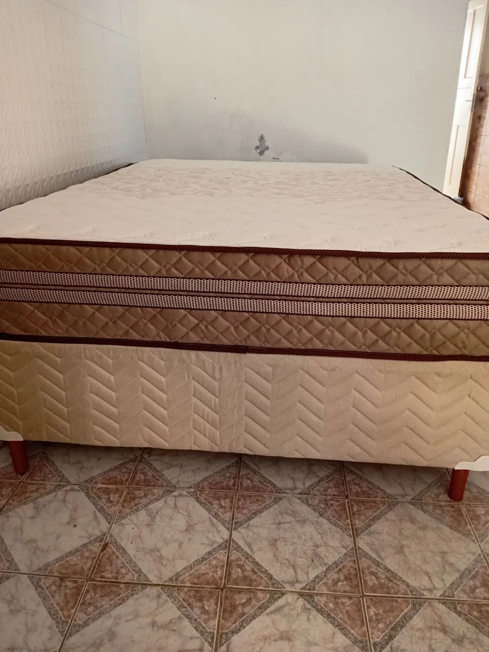 Colchão Box de Luxo, molas ensaiadas top.