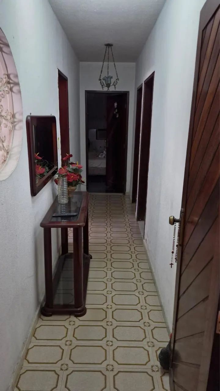 Vendo casa na principal Avenida Rotary, excelente para comércio.