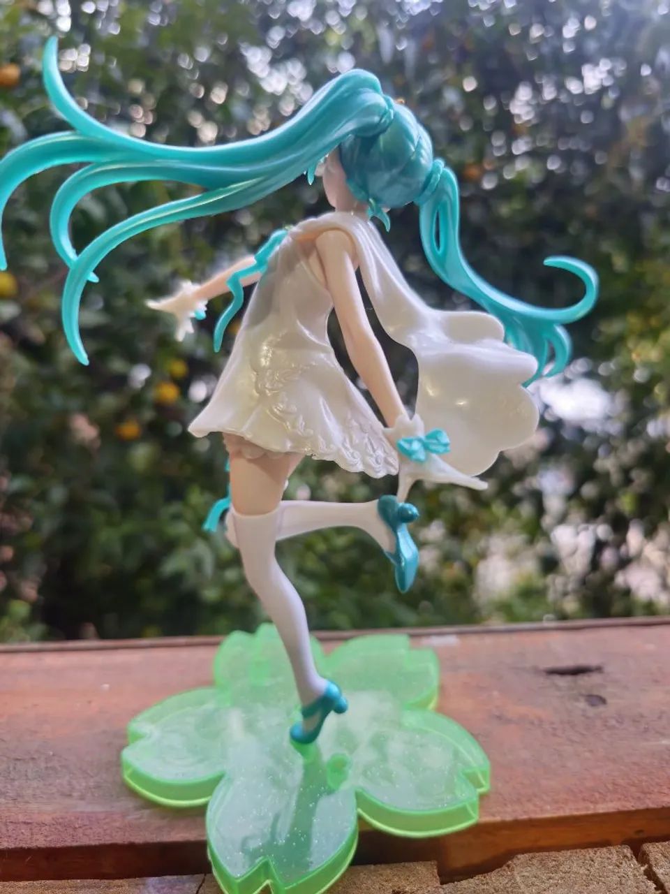 Figure Hatsune Miku Bootleg vestido branco - Foto 3
