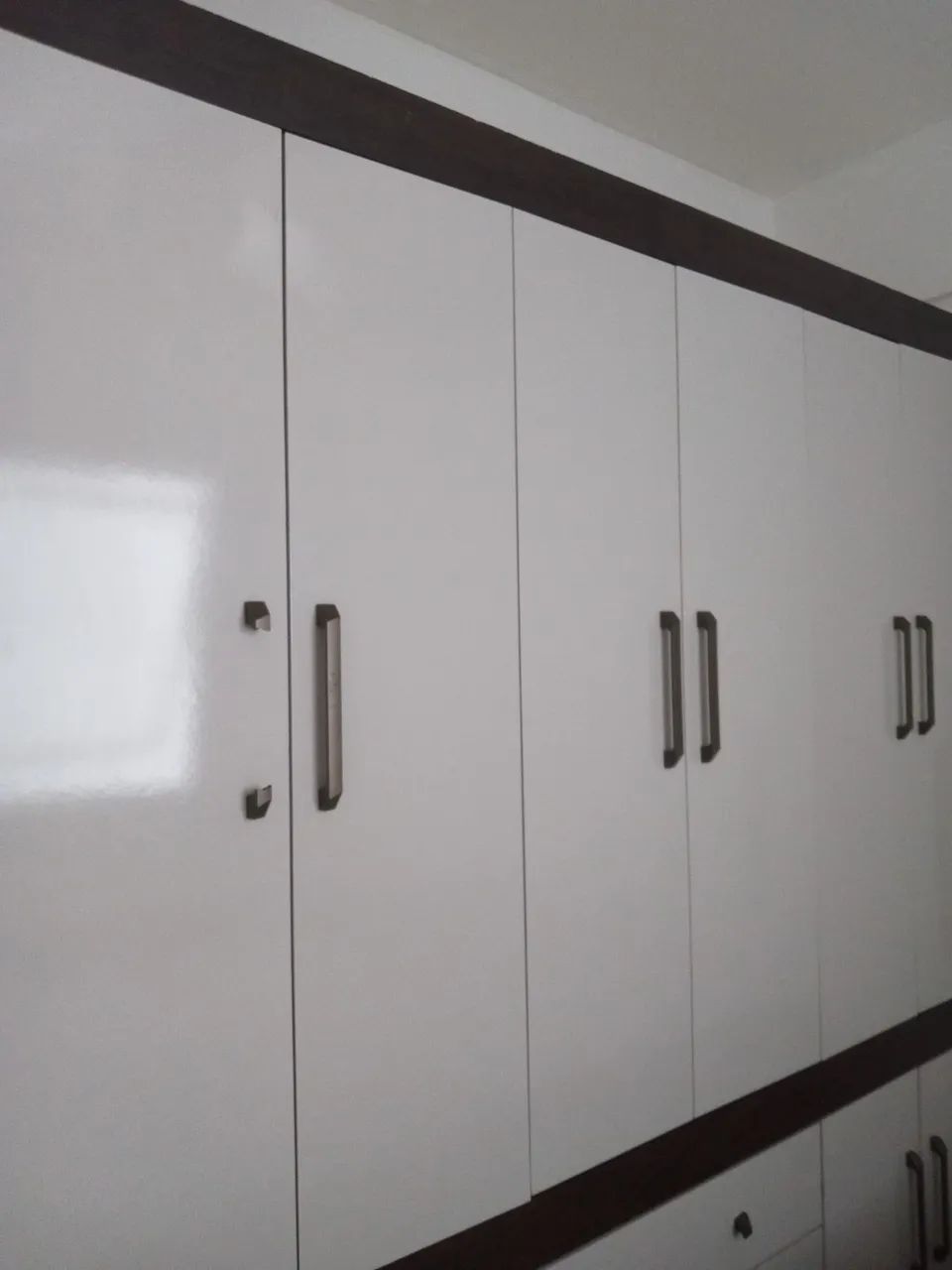 Aluga-se quarto para moça estudante ou que trabalhe fora.