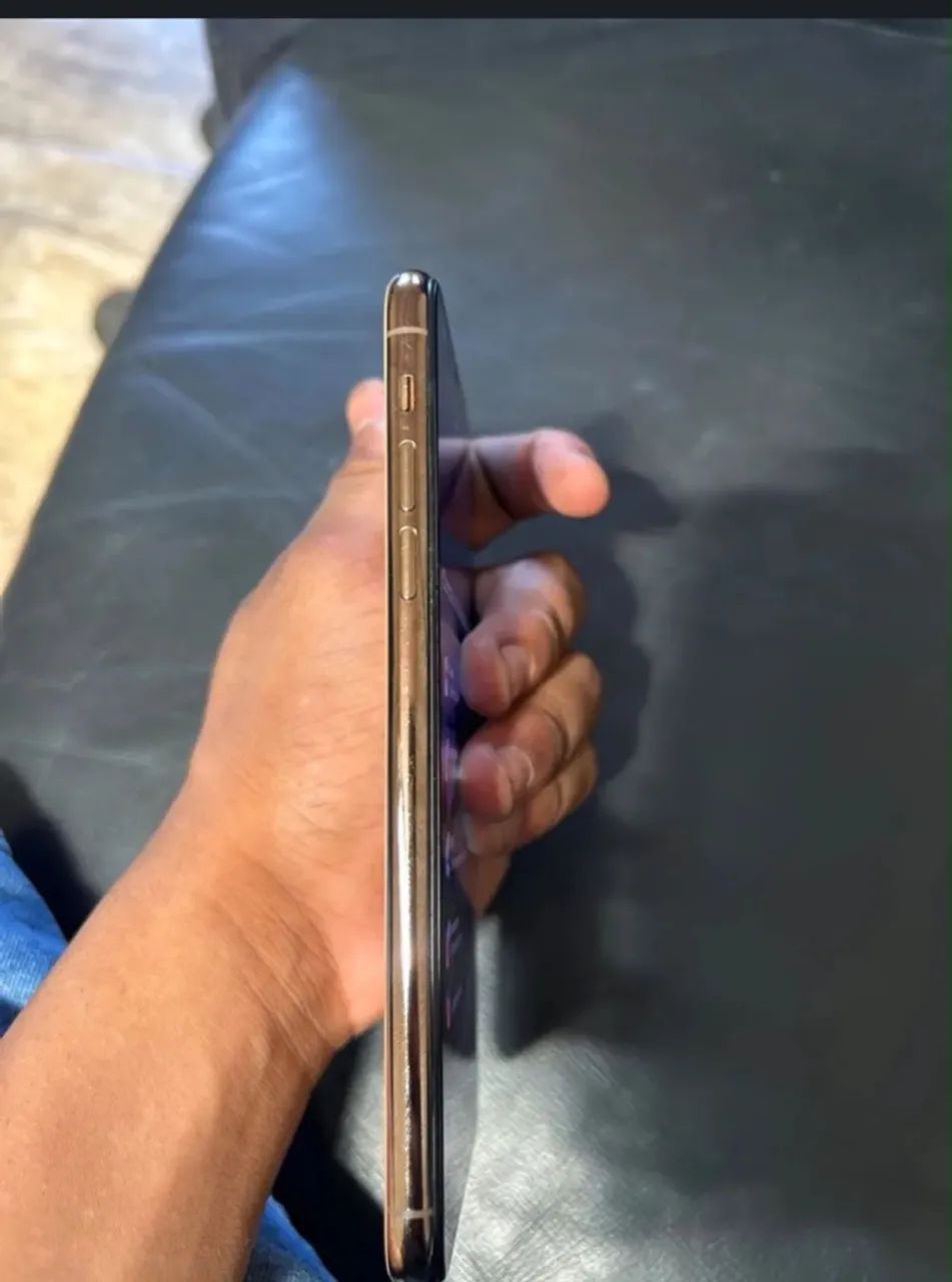 Vendo ou troco iPhone 11 Pro Max  - Foto 2
