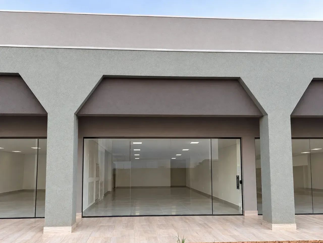 Sala comercial ampla em galeria p/ locação - São Francisco - Foto 3