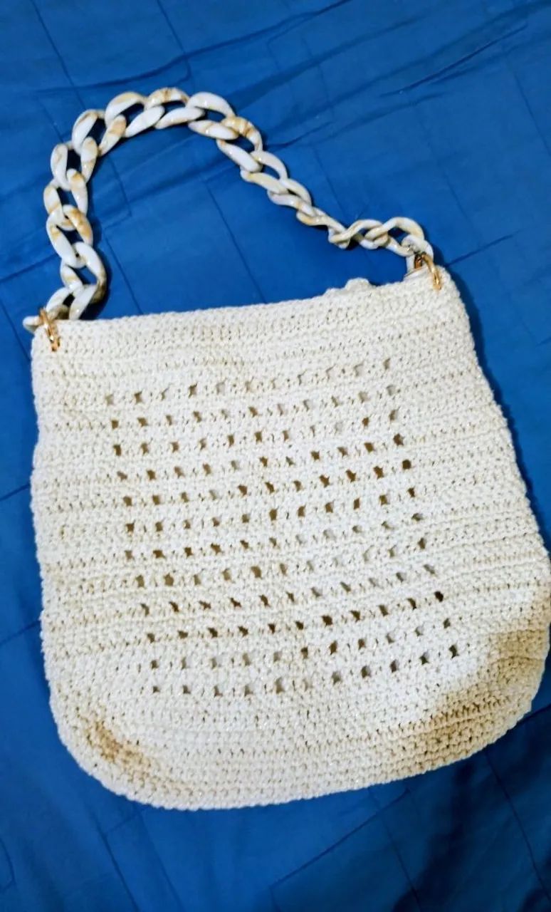 Bolsa crochê cru com dourado alça acrílico e rosa  - Foto 4