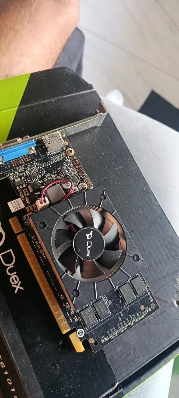 GT 610 - SEMI NOVA.