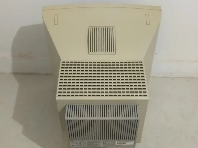 Monitor Sony GDM-20E20 Vintage de 1996 interface 13w3.  - Foto 2