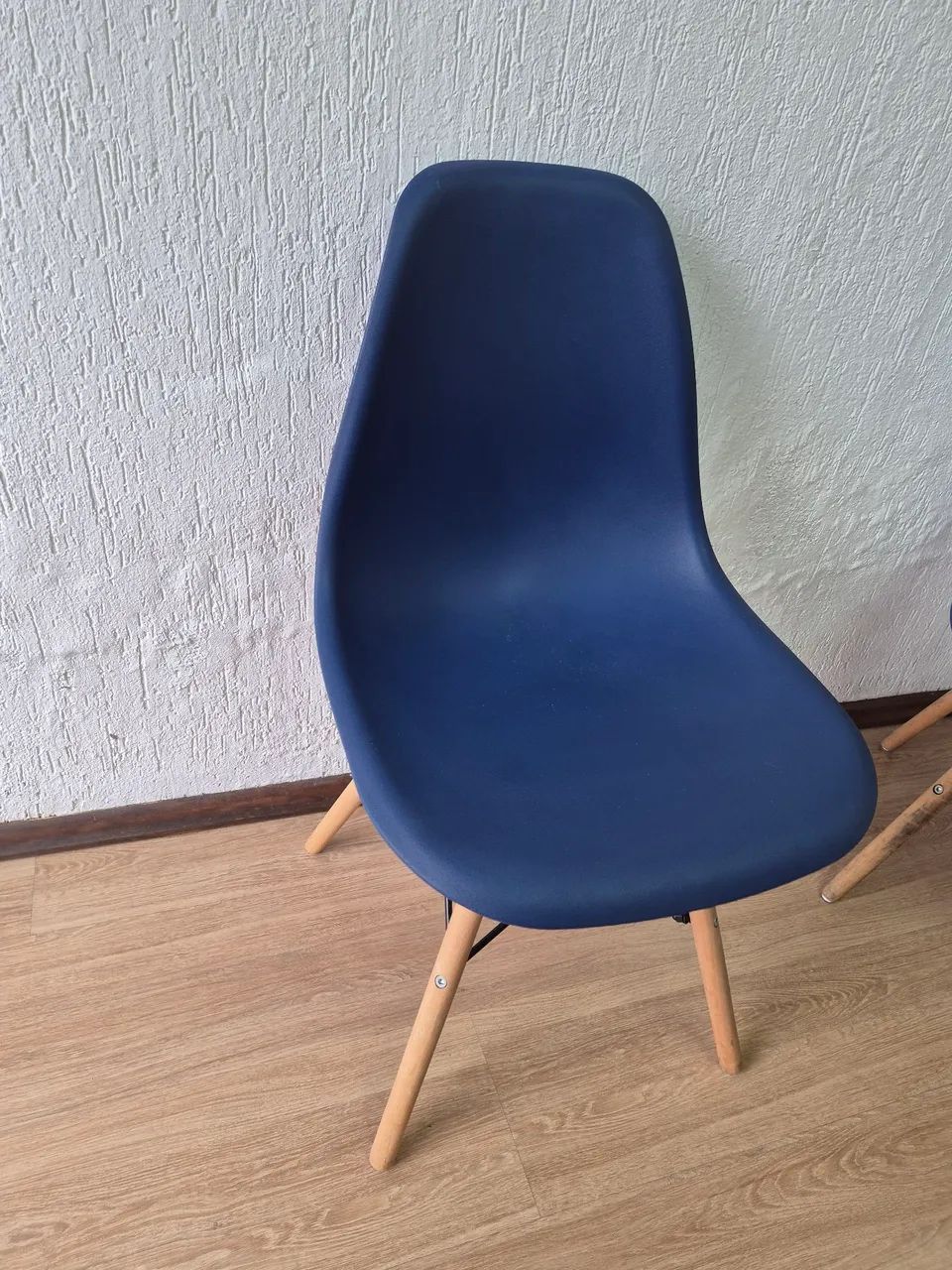 Jogo de 3 Cadeiras Charles Eames Eiffel Azul Marinho - Pés de Madeira - Foto 2