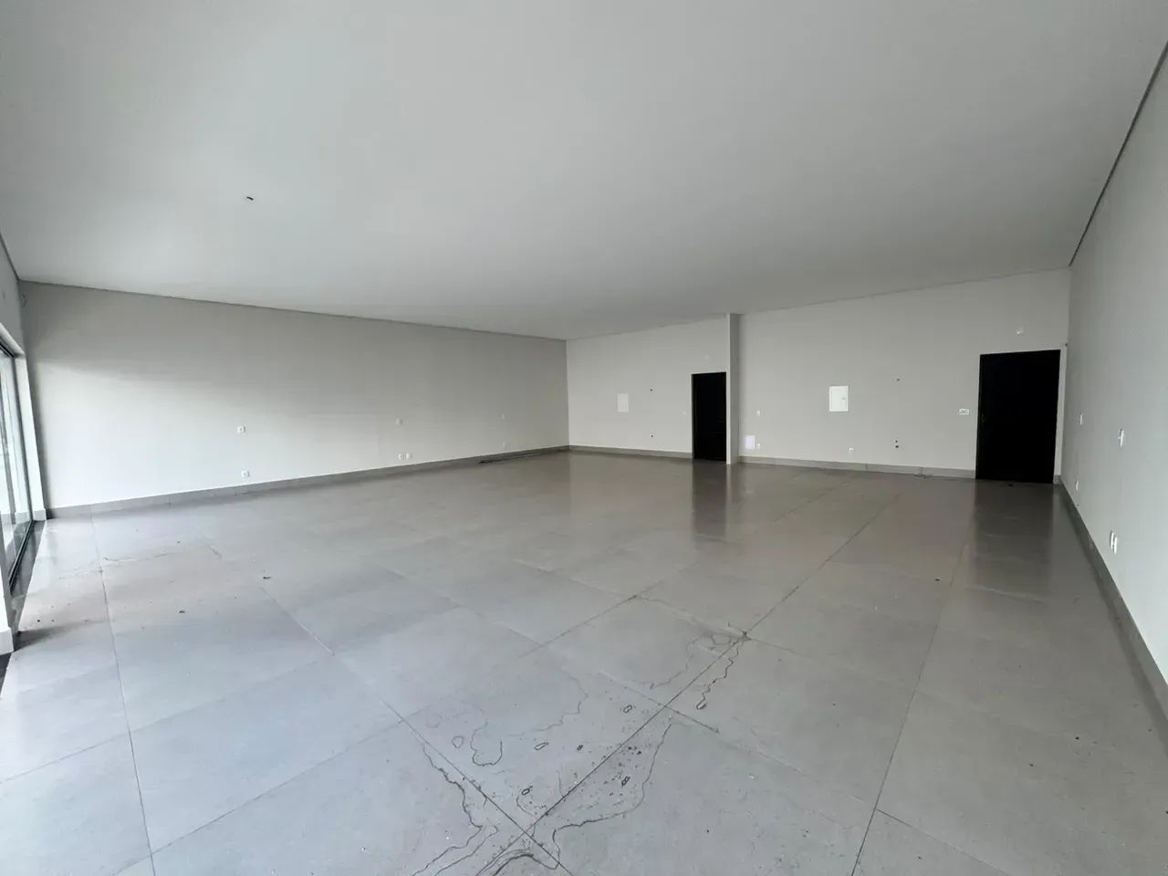 Sala comercial ampla em galeria p/ locação - São Francisco - Foto 5