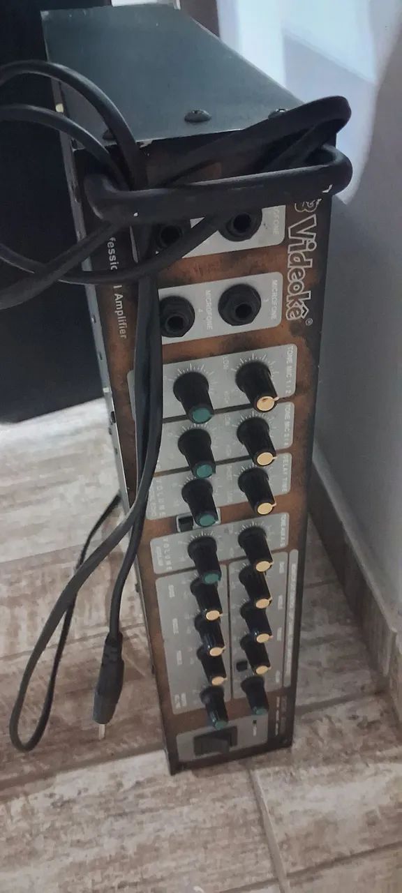 Amplificador com caixas