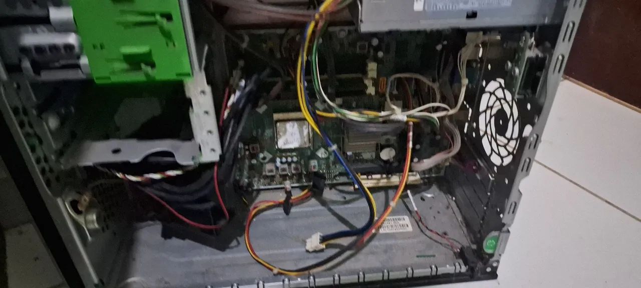 CPU recondicionada ( precisa trocar a fonte) 