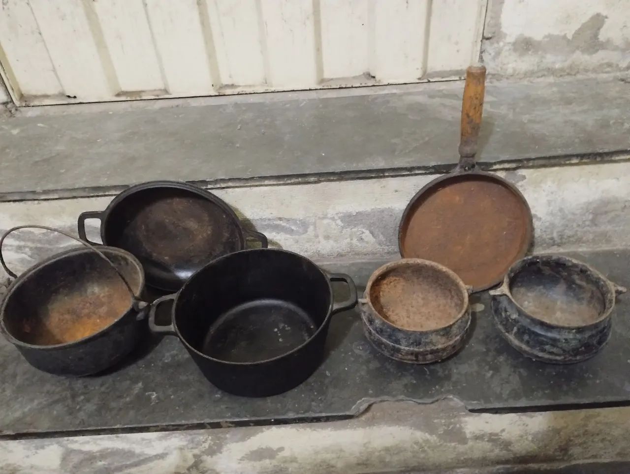 Antigas Panelas de Ferro.