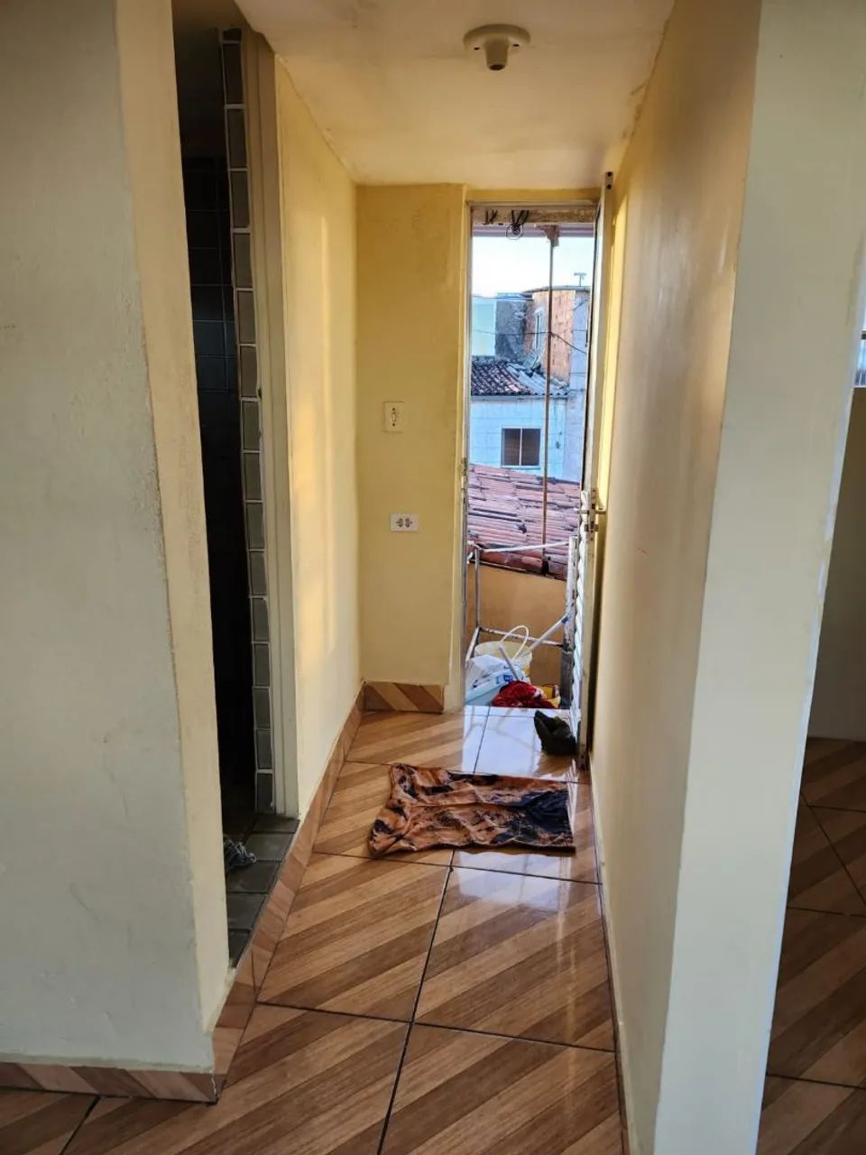 Aluga-se se uma casa q acomoda no máximo um casal com um filho - Foto 2